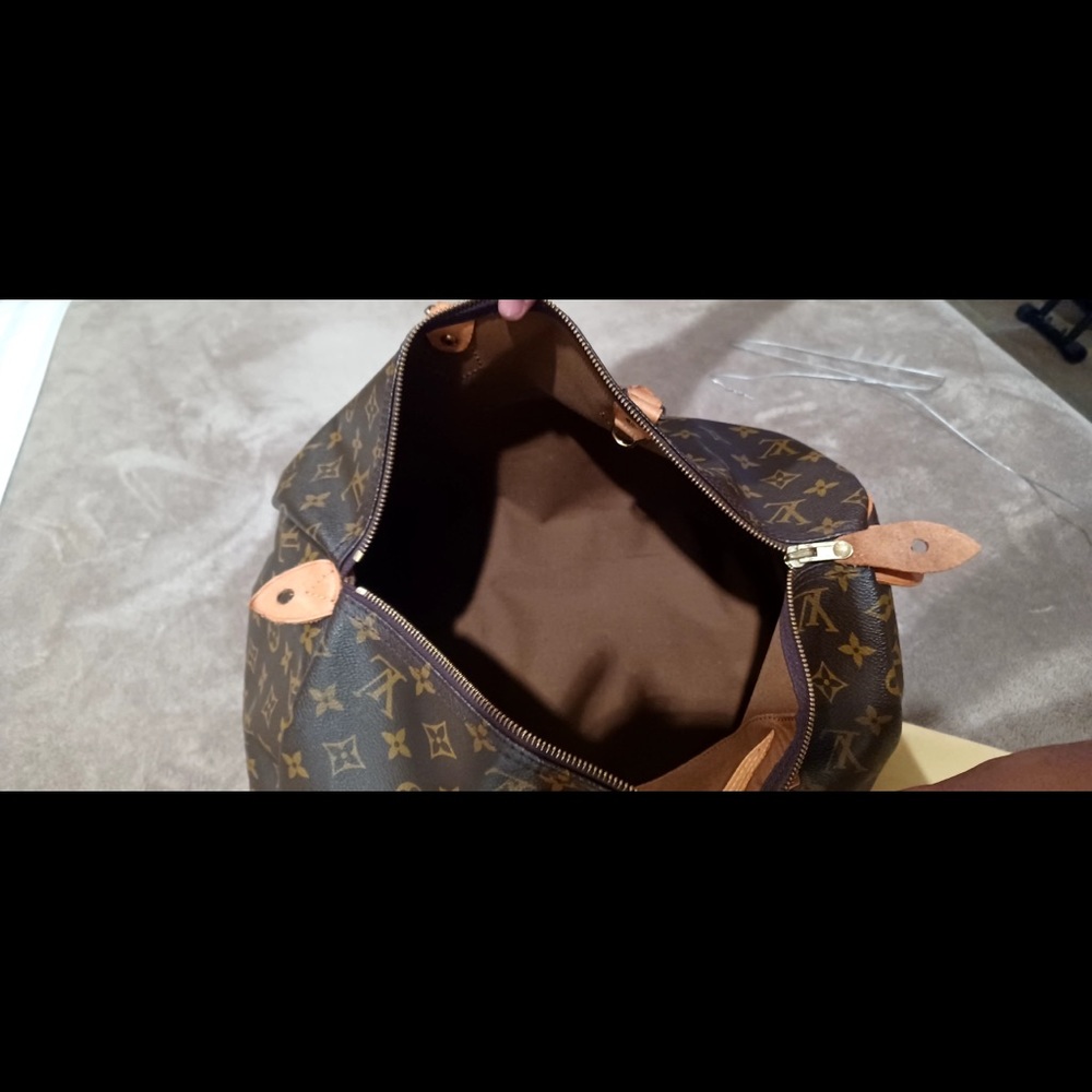 100% Authentic Louis Vuitton vintage monogram speedy (waiting on the right buyer
